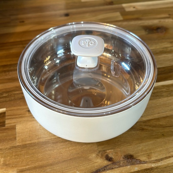 Pampered Chef 1 Quart Insulated Serving Bowl - Picture 1 of 4